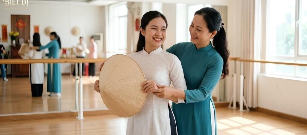 Lớp Múa Việt Nam Tại Hà Nội: Đánh Thức Vẻ Đẹp Truyền Thống, Kết Nối Cội Nguồn 1 Lớp Múa Việt Nam Tại Hà Nội: Đánh Thức Vẻ Đẹp Truyền Thống, Kết Nối Cội Nguồn